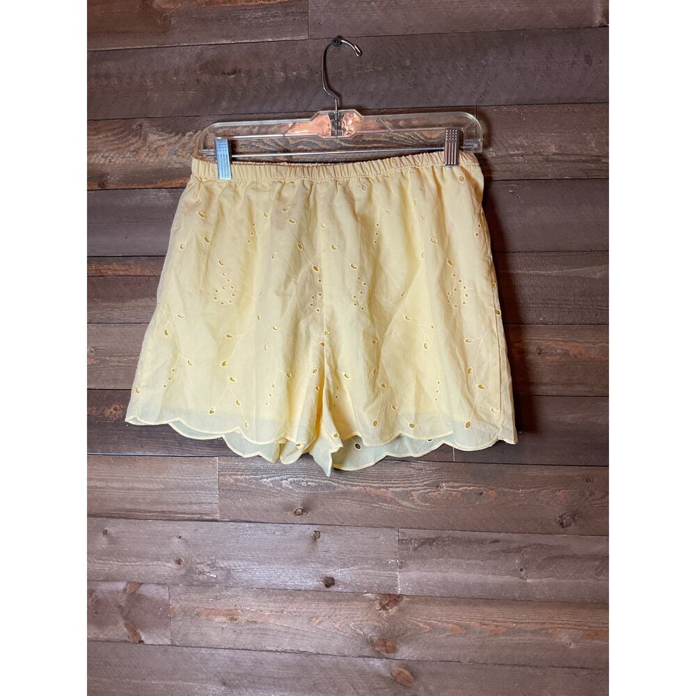 A New Day Yellow Pull On Eyelet Sorts Scalloped Hem Women’s Size Small